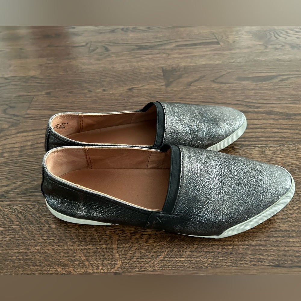 Frye Melanie Slip On Gray Metallic Pre-Loved 9